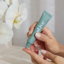 Tinted lip butter - Sheer Lime by Al.ive Description A super rich, moisturising lip butter that nourishes and softens lips, while adding a naturally subtle sheen. Featuring desert lime fruit and botanical extracts. Rosies Gifts, Mosgiel.