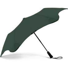 Compact, convenient & collapsible, the BLUNT Metro umbrella is perfect. With 100cm coverage, the Metro is perfectly sized to give you coverage while not taking up too much street space. Rosies Gifts, Mosgiel, Dunedin for quality birthday, wedding, anniversary gifts.