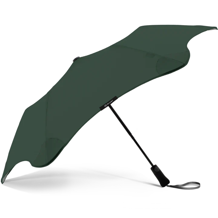 Compact, convenient & collapsible, the BLUNT Metro umbrella is perfect. With 100cm coverage, the Metro is perfectly sized to give you coverage while not taking up too much street space. Rosies Gifts, Mosgiel, Dunedin for quality birthday, wedding, anniversary gifts.