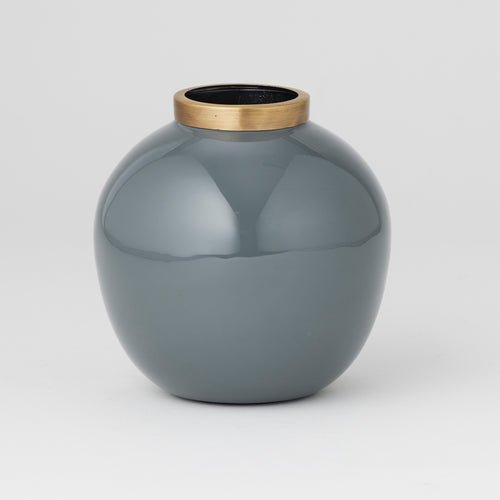 EVERLEIGH VASE SMALL Bring an air of elegance to your space with the Everleigh Vase. Featuring an antique gold metal trim neck and a luxurious glossy finish, it’s stunning as it is functional. Rosies Gifts for your home decor needs.
