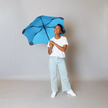 Compact, convenient & collapsible, the BLUNT Metro Umbrella is perfect for the urban dweller. With 100cm coverage, the Metro is perfectly sized to give you coverage while not taking up too much street space. Rosies Gifts, Mosgiel, Dunedin for quality gifts for anniversary, birthday, wedding and more.