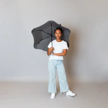 Compact, convenient & collapsible, the BLUNT Metro Umbrella is perfect for the urban dweller. With 100cm coverage, the Metro is perfectly sized to give you coverage while not taking up too much street space. Rosies Gifts, Mosgiel, Dunedin for quality gifts for anniversary, birthday, wedding and more.