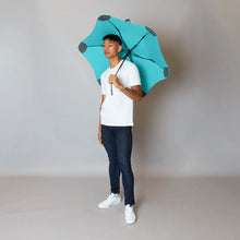 Compact, convenient & collapsible, the BLUNT Metro umbrella is perfect. With 100cm coverage, the Metro is perfectly sized to give you coverage while not taking up too much street space. Rosies Gifts, Mosgiel, Dunedin for quality birthday, wedding, anniversary gifts.