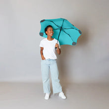 Compact, convenient & collapsible, the BLUNT Metro umbrella is perfect. With 100cm coverage, the Metro is perfectly sized to give you coverage while not taking up too much street space. Rosies Gifts, Mosgiel, Dunedin for quality birthday, wedding, anniversary gifts.