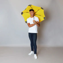 Compact, convenient & collapsible, the BLUNT Metro umbrella is perfect. With 100cm coverage, the Metro is perfectly sized to give you coverage while not taking up too much street space. Rosies Gifts, Mosgiel, Dunedin for quality birthday, wedding, anniversary gifts.