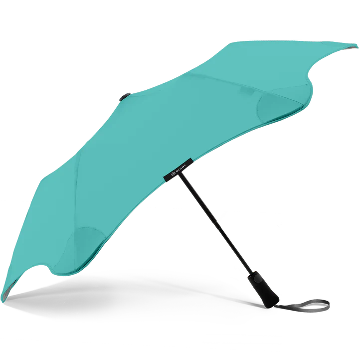Compact, convenient & collapsible, the BLUNT Metro umbrella is perfect. With 100cm coverage, the Metro is perfectly sized to give you coverage while not taking up too much street space. Rosies Gifts, Mosgiel, Dunedin for quality birthday, wedding, anniversary gifts.