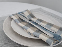 Double Check Napkin S/4 Blue Haze Introducing the Raine & Humble Double Weave Napkin Where elegance meets eco-friendliness. These exquisite napkins are meticulously crafted from recycled fabric, featuring a tastefully woven check pattern in refreshing colors.