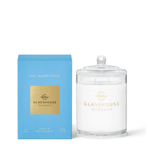 Glasshouse Fragrances Soy Candle 380g -THE HAMPTONS TEAK & PETITGRAIN. Rosies Gifts Mosgiel, Dunedin You’ll sense sunshine, soft cashmere & expensive gin. Fragrance: Top Notes: Juniper berry, Green Cognac, Petitgrain  Middle Notes: Lemon Verbena, Iris, Fig Leaves Base Notes: Ambergris, Teak, White Patchouli