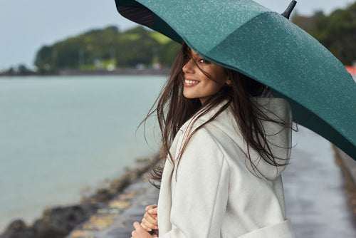 The traditional umbrella re-imagined. The BLUNT Classic Umbrella is perfect for those that appreciate the style and experience of good design. Rosies Gifts & Homeware, Mosgiel, Dunedin for that quality accessory to your lives.