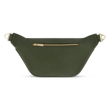 AHI Belt Bag Designed in textured vegan leather with a stunning interior satin lining featuring FLOX's distinctive artwork. This bag comes with two interchangeable straps and is inspired by the rich earthy tones of our land. 