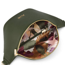 AHI Belt Bag Designed in textured vegan leather with a stunning interior satin lining featuring FLOX's distinctive artwork. This bag comes with two interchangeable straps and is inspired by the rich earthy tones of our land. 
