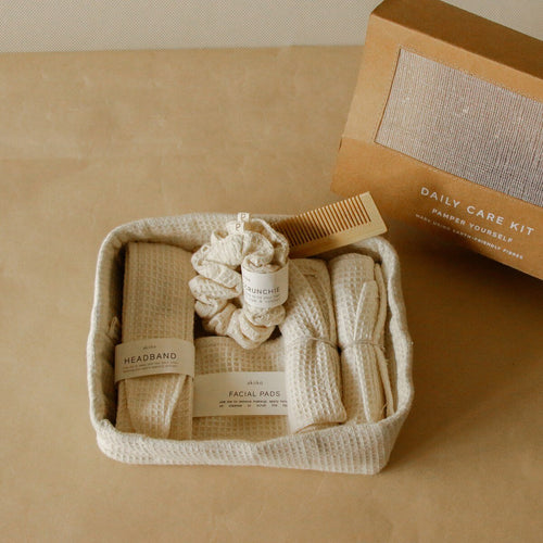 AKIIKO - SOFT WAFFLE DAILY CARE KIT Detailed Description INTRODUCING OUR “AKIIKO” RANGE. THE SOFT WAFFLE DAILY CARE KIT IS A COMPREHENSIVE SET DESIGNED TO ENHANCE YOUR DAILY PERSONAL CARE ROUTINE. FEATURING ESSENTIAL ITEMS MADE FROM HIGH-QUALITY WAFFLE FABRIC.