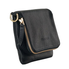 Harry & Co Bobi Handbag A classic fold-over clutch finished with a zipper closure and an interior offering a separate zippered compartment. Rosies Gifts & Homeware, Mosgiel, Dunedin has quality leather handbags and accessories for you.  Father's Day, Mother's day, christmas, birthday and more.
