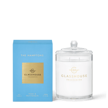 Glasshouse Fragrances Soy Candle 380g -THE HAMPTONS TEAK & PETITGRAIN. Rosies Gifts Mosgiel, Dunedin You’ll sense sunshine, soft cashmere & expensive gin. Fragrance: Top Notes: Juniper berry, Green Cognac, Petitgrain  Middle Notes: Lemon Verbena, Iris, Fig Leaves Base Notes: Ambergris, Teak, White Patchouli 